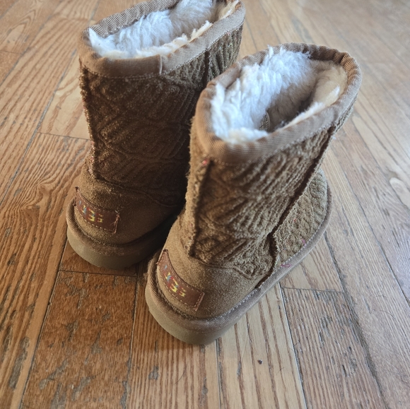 Girls Ugg boots - Picture 4 of 4